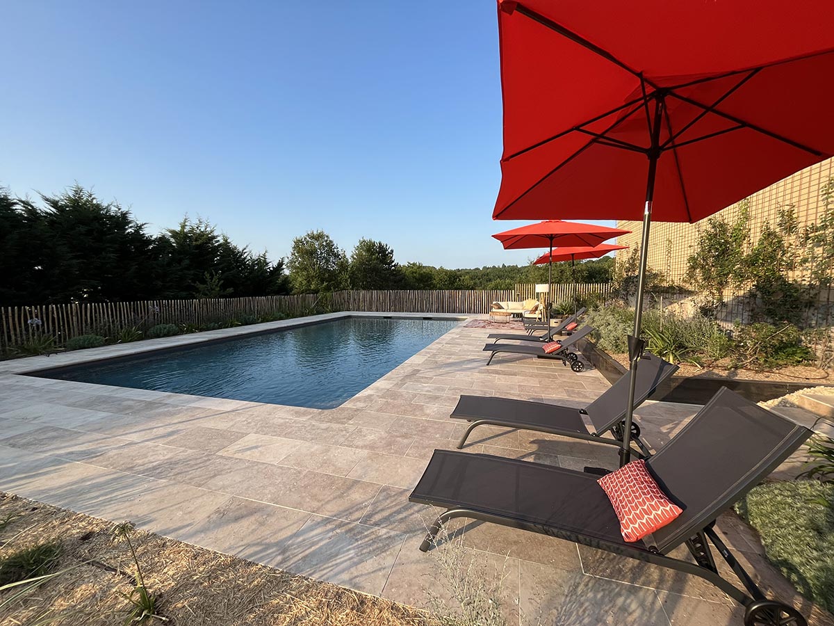 Pool House du gîte Les Marronniers pour 5 personnes avec vue sur la piscine