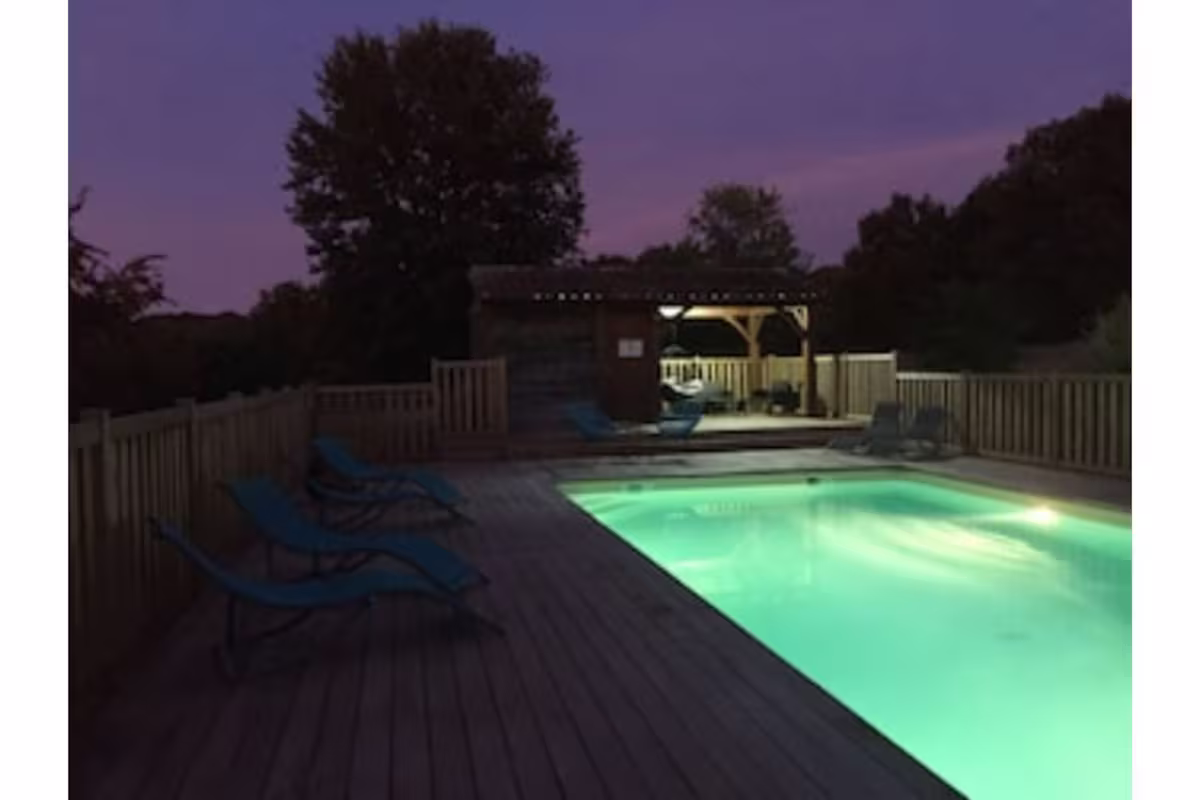Piscine du gîte Le Pigeonnier - Les Maisons de Valadier Piscine du gîte Le Pigeonnier - Les Maisons de Valadier